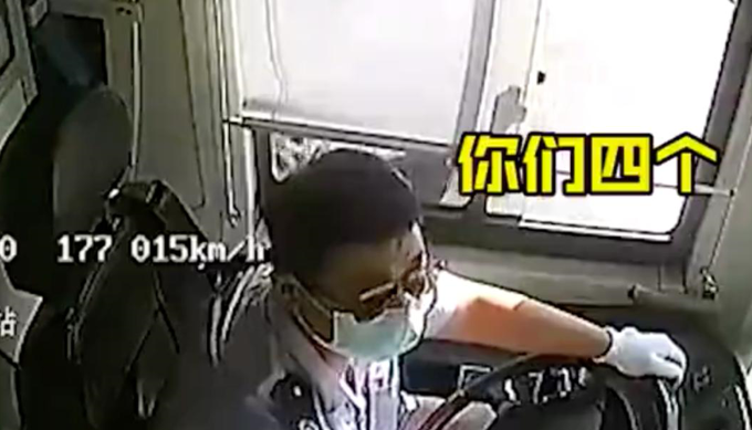 <b>咸阳公交司机一声怒吼“硬刚”车内小偷，获奖5000元</b>