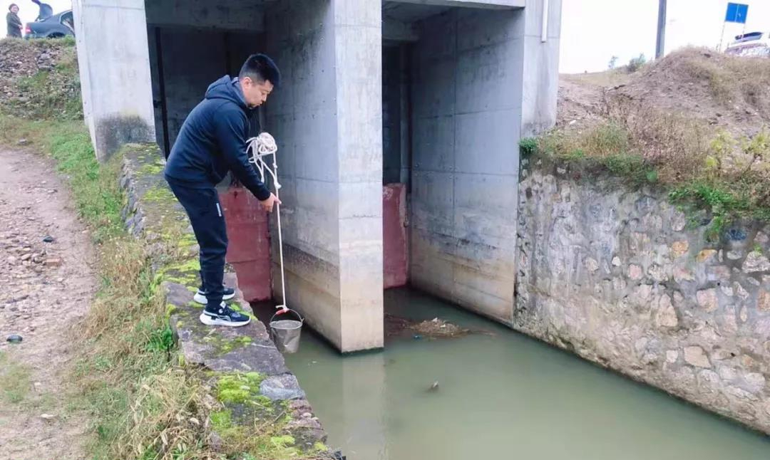 <b>汉中城固开展入江入河排污口水质监测</b>