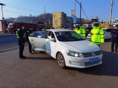 <b>府谷县新民交警联勤联动开展交通违法集中整治行动 为春运保驾护航</b>