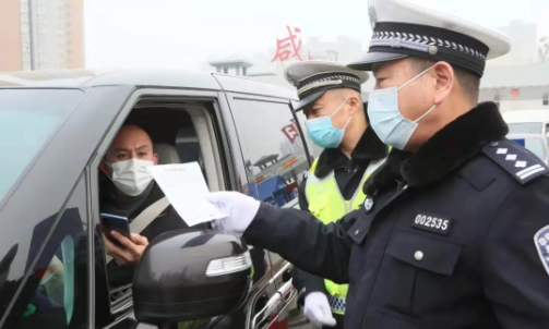 <b>咸阳交警多举措应对解封首日道路保畅</b>
