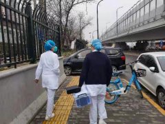 <b>产妇严重乳涨 医护冒雪上门解忧</b>