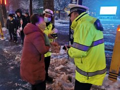 <b>铜川公安交警三大队：雪夜里坚守护平安</b>