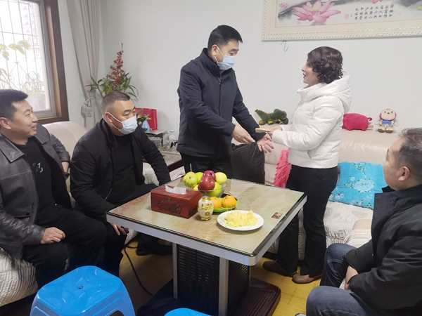 <b>汉滨区教体局开展春节前走访慰问困难教职工活动</b>
