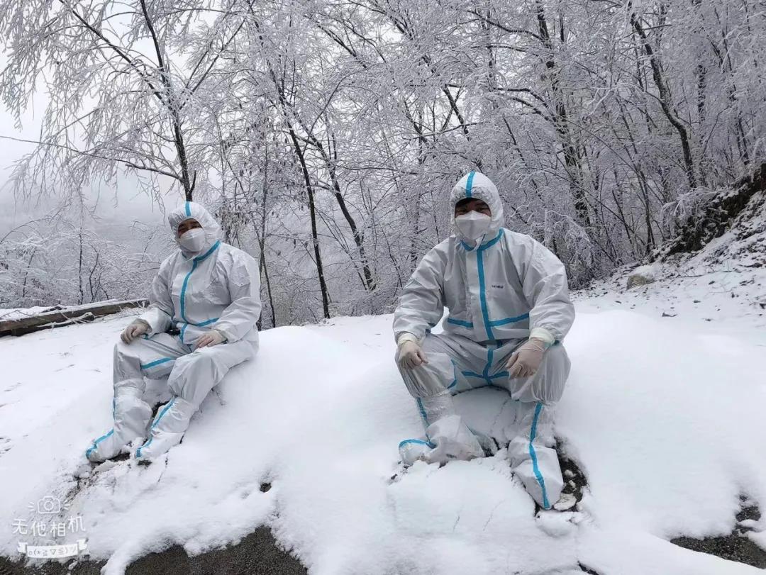 <b>“略阳乡村‘大白’雪地骑车采核酸”引关注，当事人：想让其他同事多休</b>