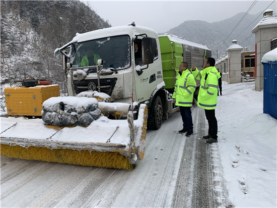 <b>商州公路段开展路容路貌专项整治行动</b>