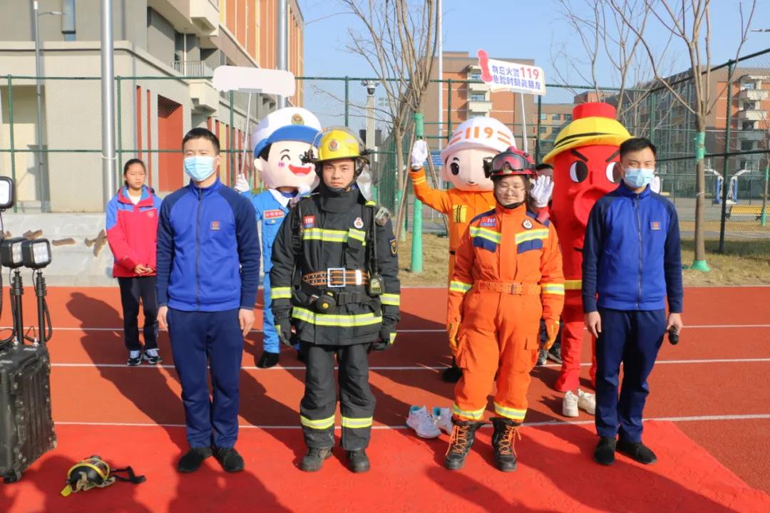 <b>扑救、灭火从娃娃抓起！泾河新城消防进校园</b>