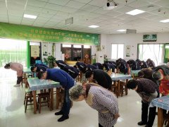 <b>宝鸡高新中学开展学习雷锋精神系列活动</b>