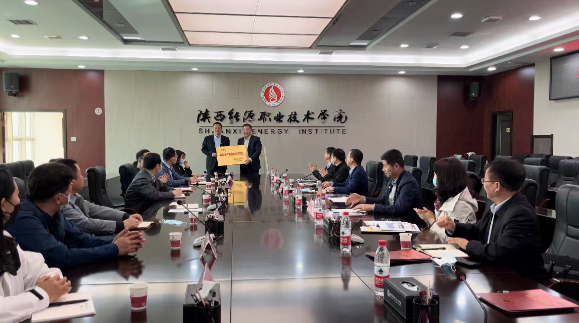 <b>两所职业院校被授予“咸阳市产教融合示范高校”</b>