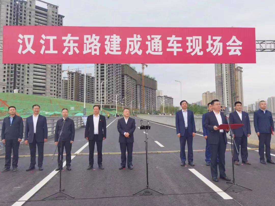 <b>安康市汉江东路正式建成通车 提升通行效率</b>