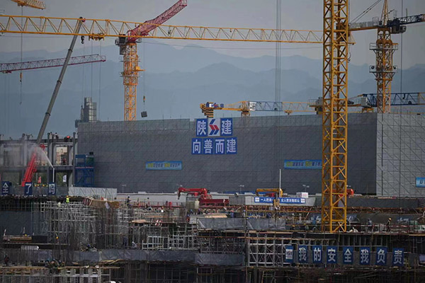 <b>创建“叙事性”校园、攻克“实木纹”饰面…70载陕建六建用实力铸建筑铁军</b>