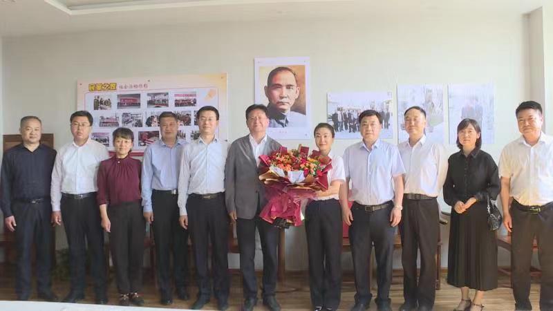 <b>民革陕西省委会慰问全国五一劳动奖章获得者</b>