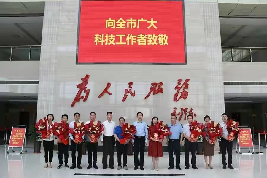 <b>商洛市开展“全国科技工作者日”慰问活动</b>