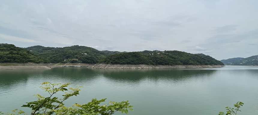 <b>努力建设人与自然和谐共生的美丽中国 为共建清洁美丽世界作出更大贡献</b>