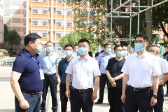 <b>县长提前“探班”高考考场 确保考生高考安全</b>