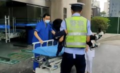 <b>男童吐血 汉中交警紧急护送10分钟到医院</b>