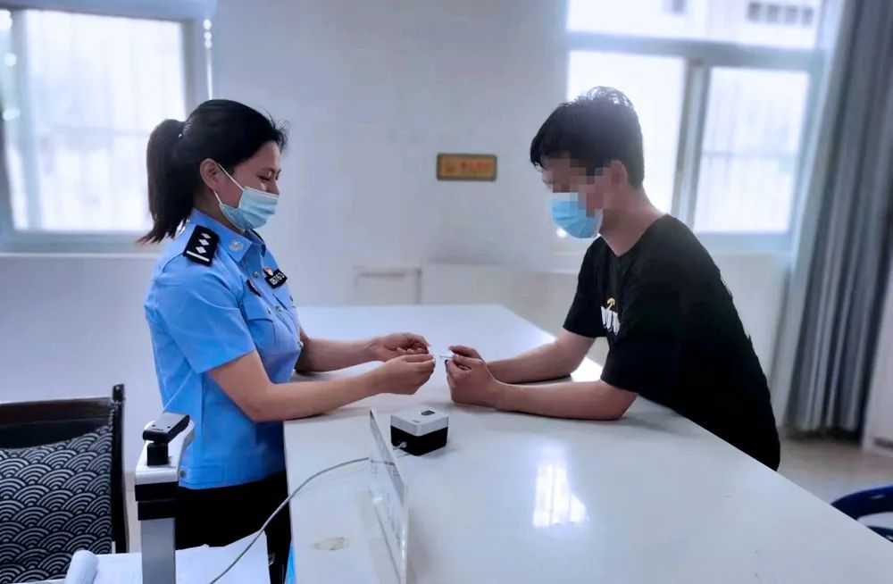 <b>高考身份证丢了！ 商洛民警：10分钟就能补办</b>