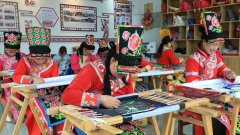 <b>研习羌绣手艺 传承羌族文化 宁强“非遗”传承在路上</b>