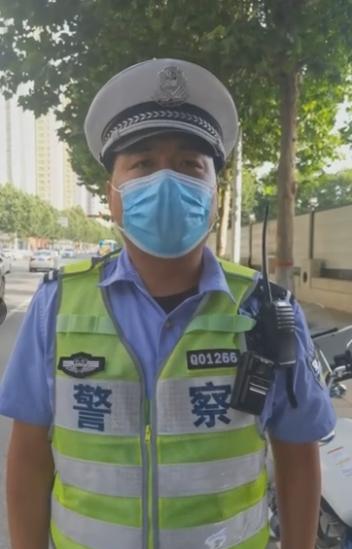 <b>仅20分钟！咸阳交警助考生取回准考证</b>
