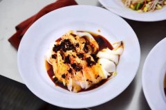 <b>首批“非遗认证” 揭开“汉中面皮”新篇章</b>