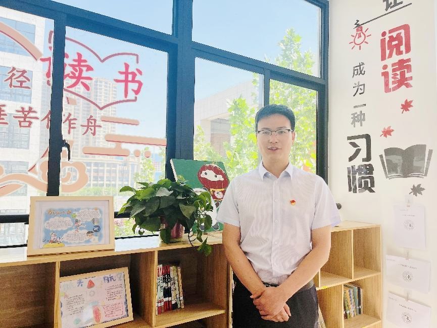 <b>2022年西咸新区中小学教学能手 沣西新城第四学校语文教师——冯旭刚</b>