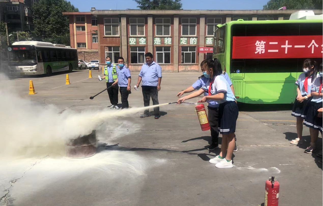 <b>碑林区兴庆小学开展应急处置救援演练活动</b>