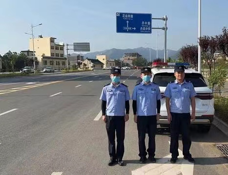 丹凤公安贴心护考 完成2022年中考安保工作