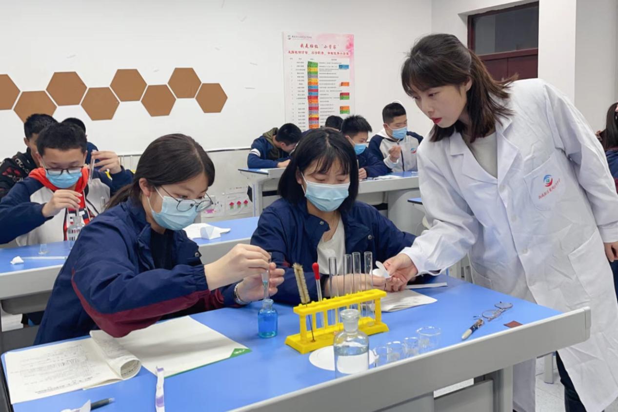 <b>2022年西咸新区中小学教学能手 西咸新区黄冈泾河学校化学教师——魏娟娟</b>