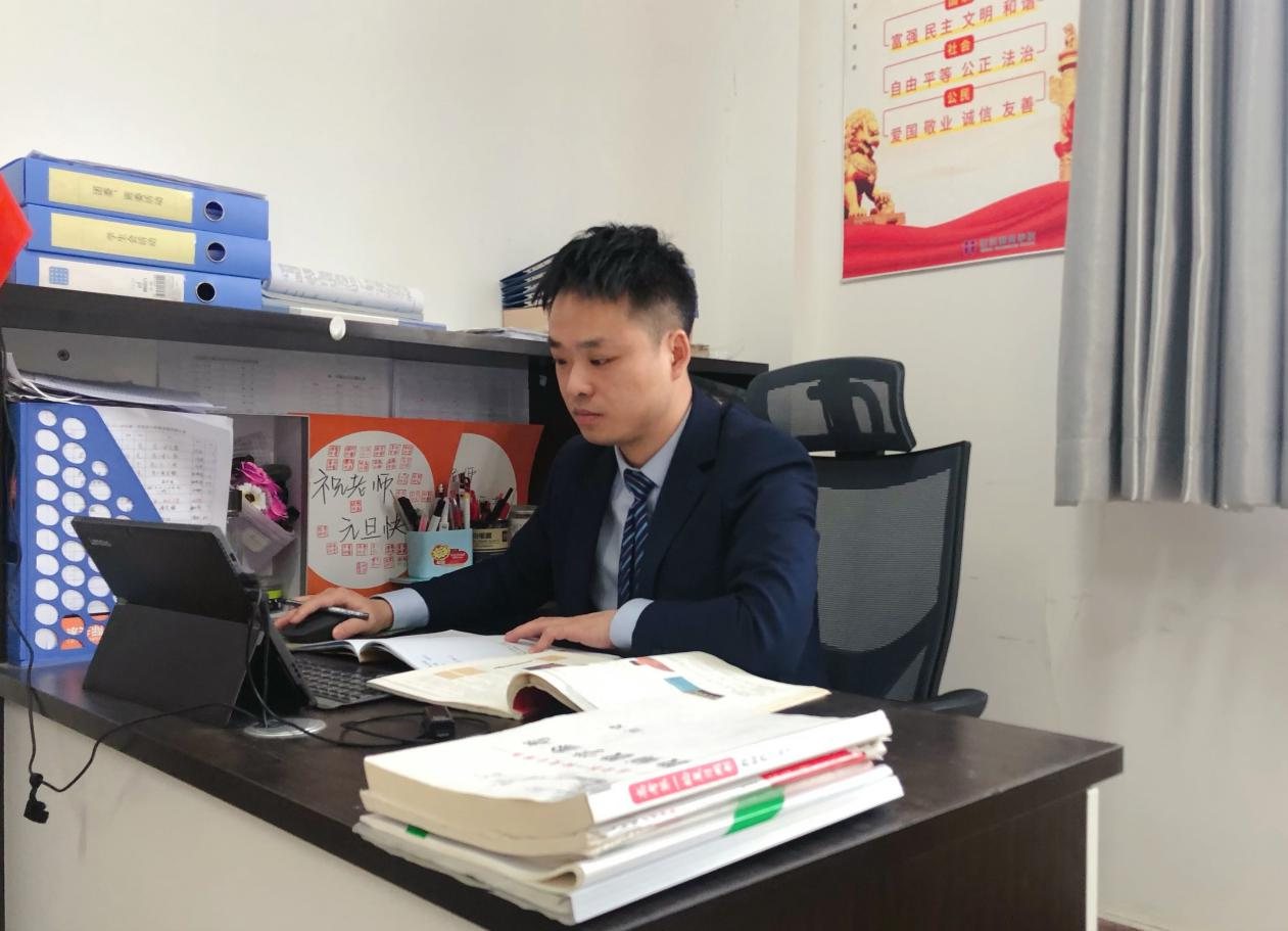 <b>2022年西咸新区中小学教学能手 西咸新区黄冈泾河中学历史教师——李宏</b>