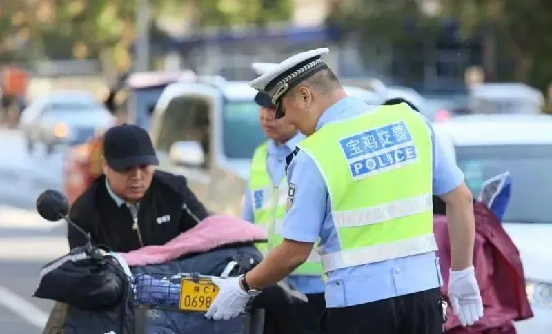 <b>专治“城事病”  宝鸡交警对酒驾醉驾、超员、超速等行为出手了</b>