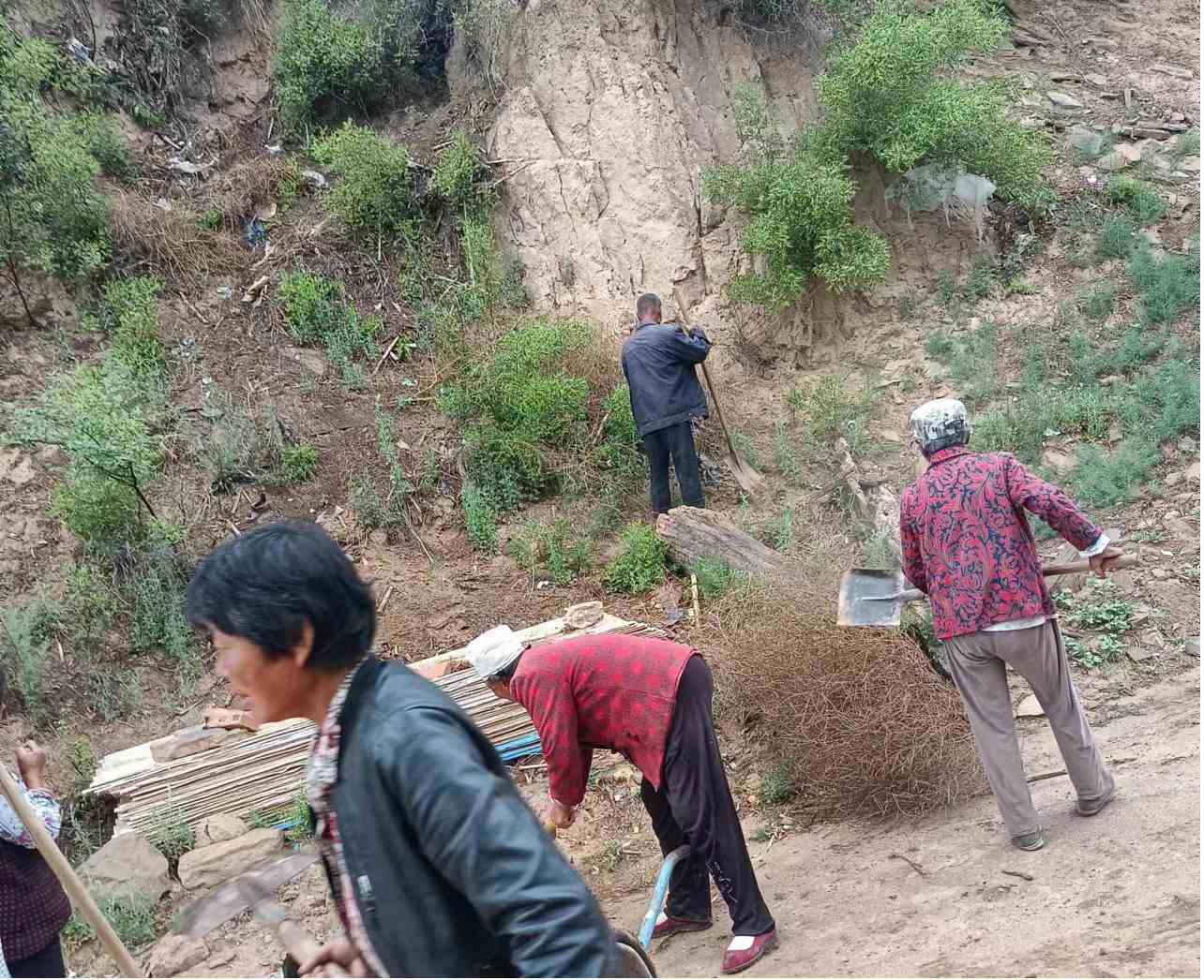 <b>榆林市神木花石崖镇推进人居环境整治常态化  铺就乡村振兴靓丽底色</b>