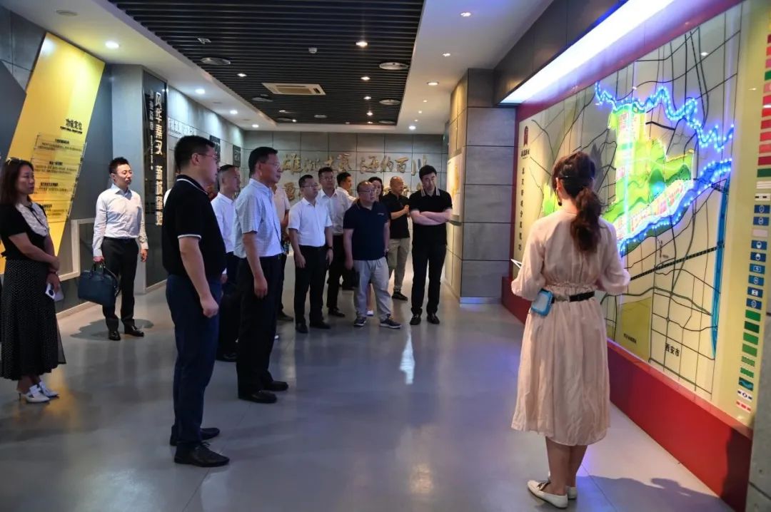 <b>秦汉新城举办社会新阶层人士调研交流活动</b>