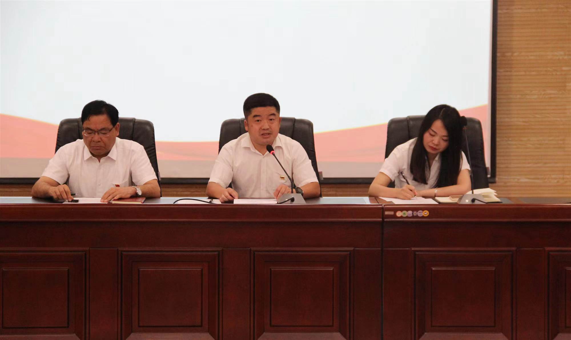 <b>渭南中学召开庆祝建党101周年暨“七一”表彰大会</b>