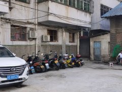 <b>镇巴县多措并举 整治“三无”小区</b>