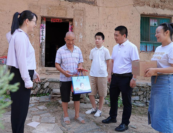 <b>关爱退伍老兵 商洛市柞水县政协委员在行动</b>