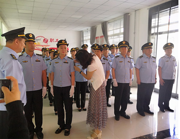 <b>太白县市场监督管理局举行行政执法制服换装仪式</b>
