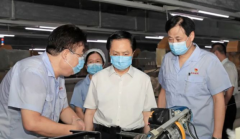 <b>咸阳市委书记夏晓中到咸阳高新区调研纺织产业发展情况并主持召开座谈会</b>