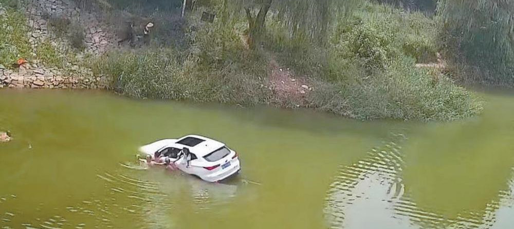 <b>用生命完成最后的托举 他的善举感动了西安这座城 救人英雄蒋正全一路走好</b>