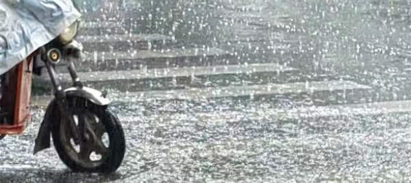 <b>暴雨黄色预警！关中局地将出现大雨其中蓝田有最高80毫米暴雨</b>