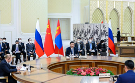 <b>习近平出席中俄蒙元首第六次会晤</b>