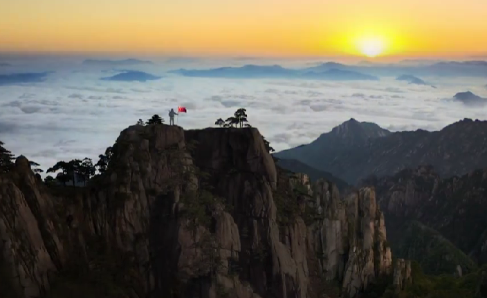 <b>《习近平谈治国理政》第四卷——历史交汇期的深邃思考和科学判断</b>