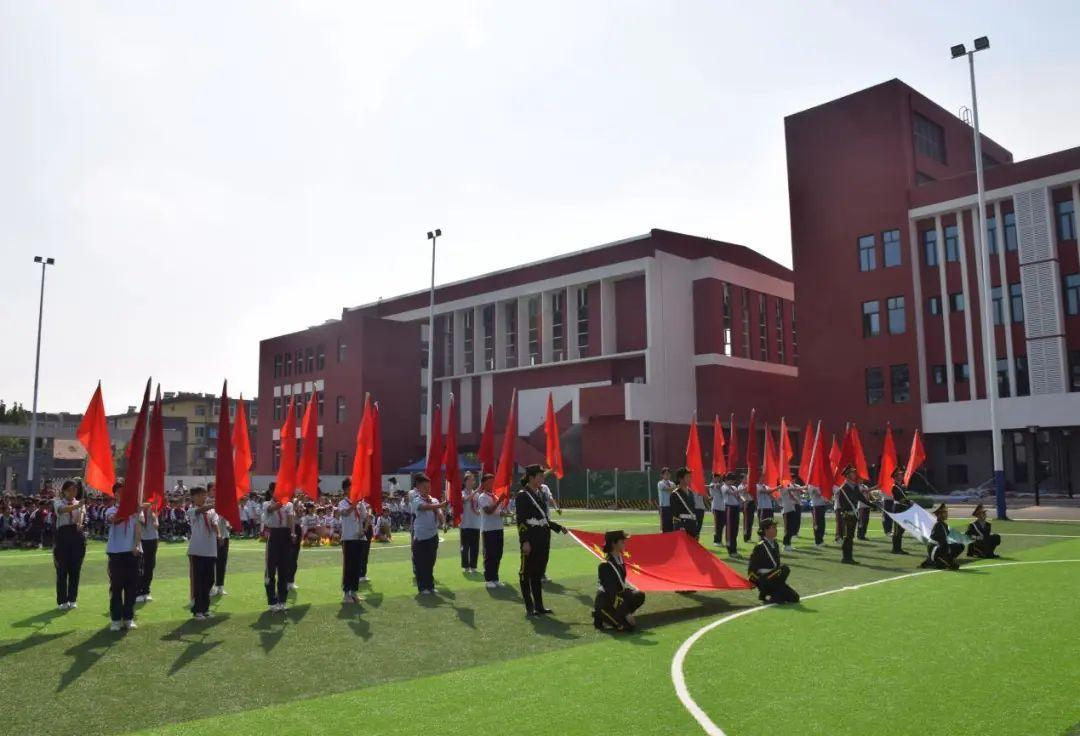 <b>恰同学少年 正朝气蓬勃 灞桥区东城三小举行一二年级队列队形比赛</b>