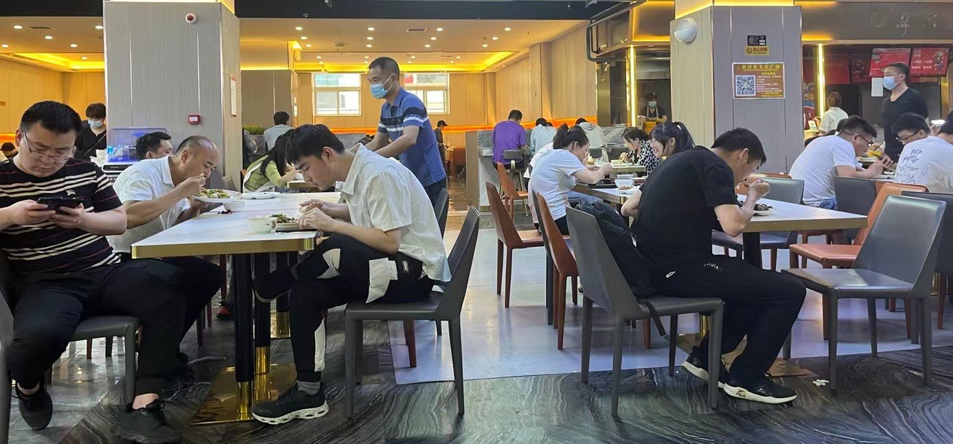 <b>西安恢复堂食！无48小时内核酸证明不能进店</b>