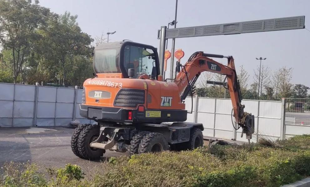 <b>走深走实作风建设 秦汉新城“供暖人”送温暖</b>