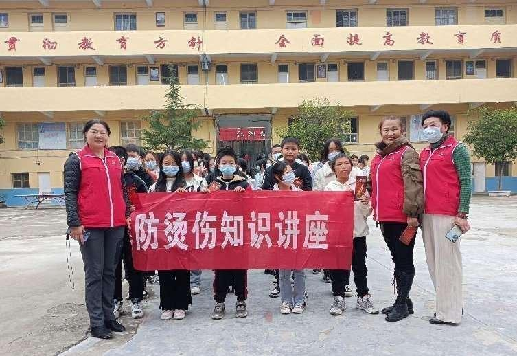 <b>商洛：让爱走进山区 让法走进校园</b>