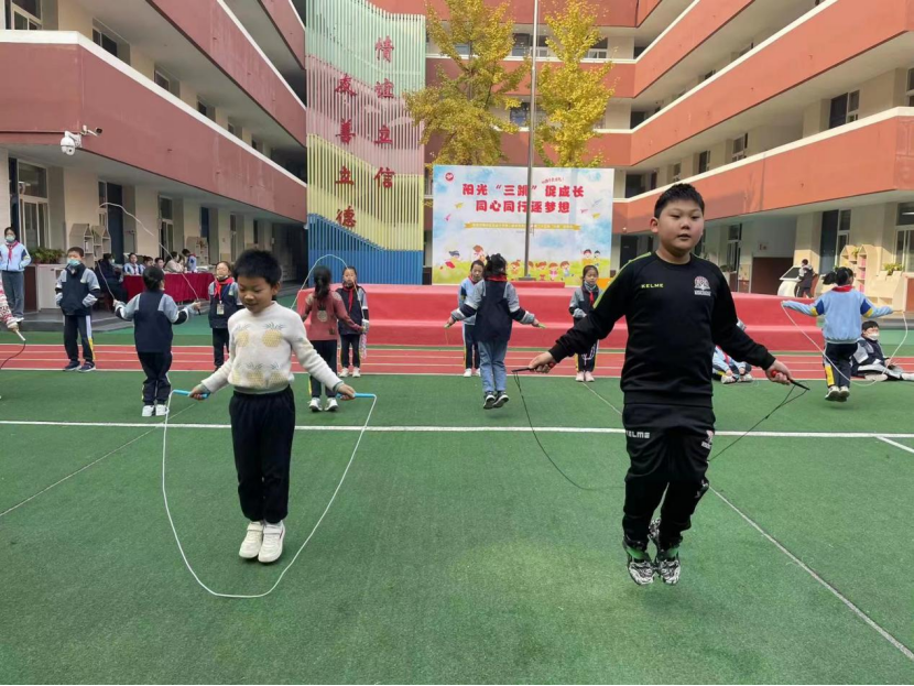 <b>西安市碑林区友谊小学隆重举行第25届“三跳”运动会</b>