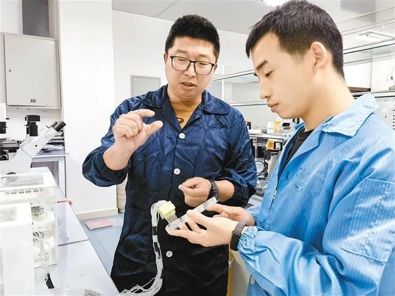 <b>秦汉新城：营造全链条服务人才环境 助海归教授圆梦</b>
