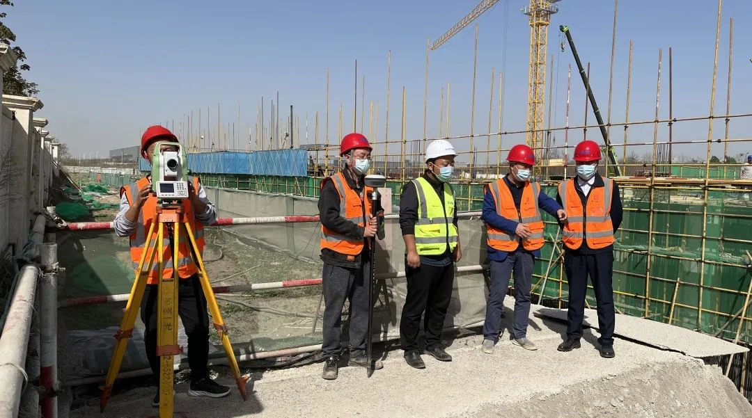 <b>作风建设在秦汉：他们，用脚步丈量工地每一寸土地</b>