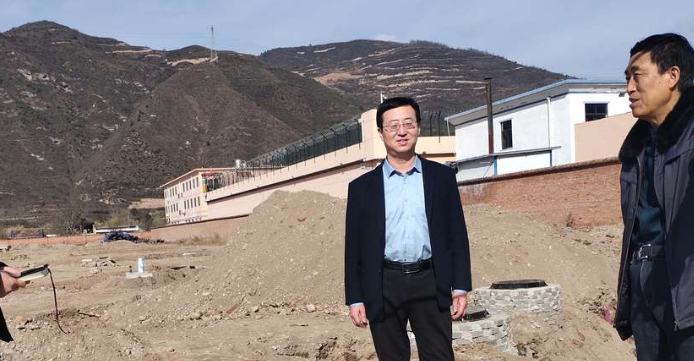 <b>凤县行政审批服务局局长带队主动服务指导 当好项目审批管家</b>