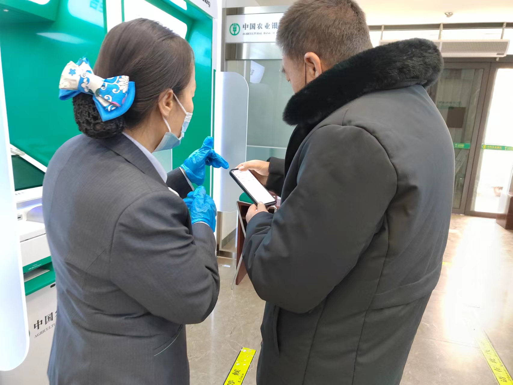 <b>农行定边西正街支行：拦截一起电信诈骗 守住客户2.3万钱袋子</b>