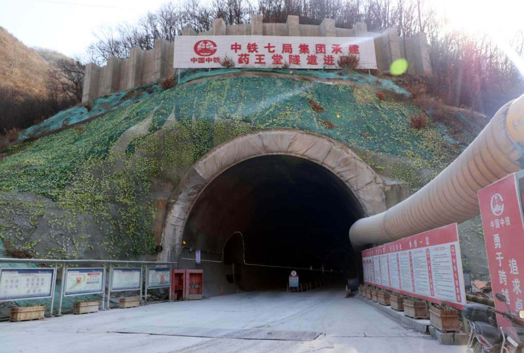 <b>新华全媒+|陕西：从秦巴山区到黄土高原 以重点项目牵引促经济平稳增长</b>